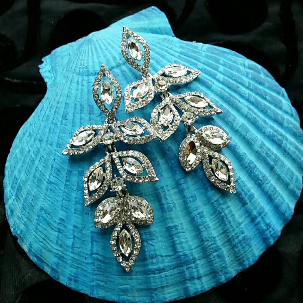 VTG Floral Crystal Rhinestone Silvertonr Drop Pierced Earrings